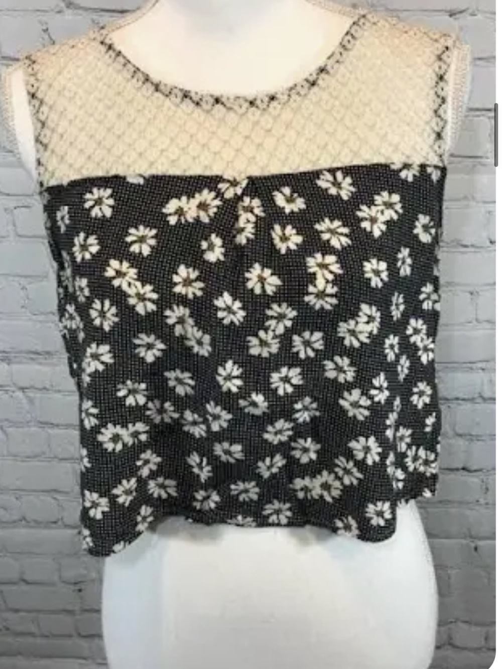 Black Floral Lace Yoke Sleeveless Daisy crop Top